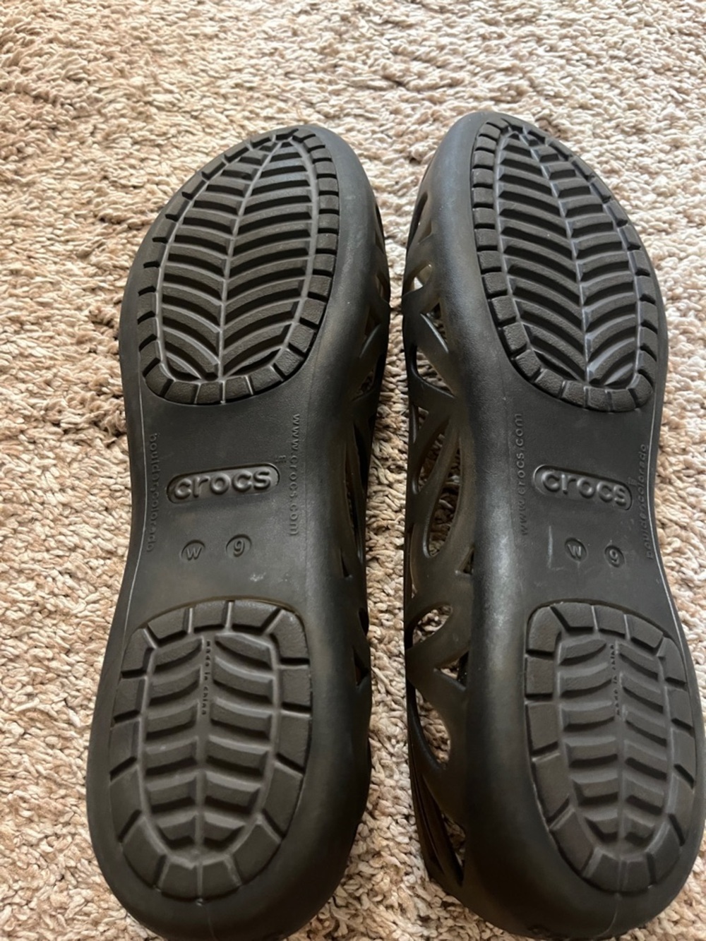 CROCS Women's Olive Gray Laser-Cut Open-Toe Flats - Picture 4 of 4